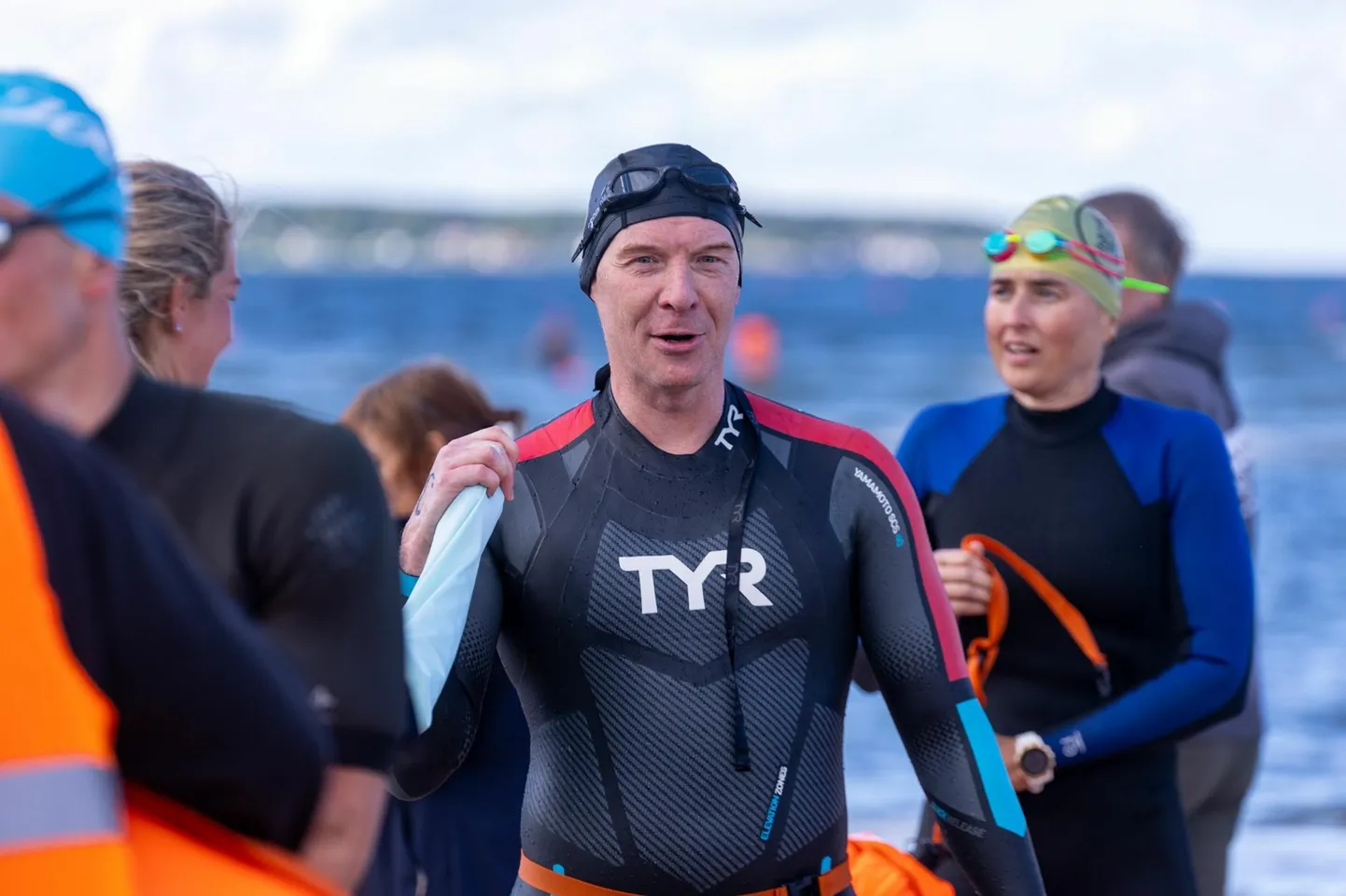 Eesti Panga president Madis Müller finišeerumise järel Võsu rannas.