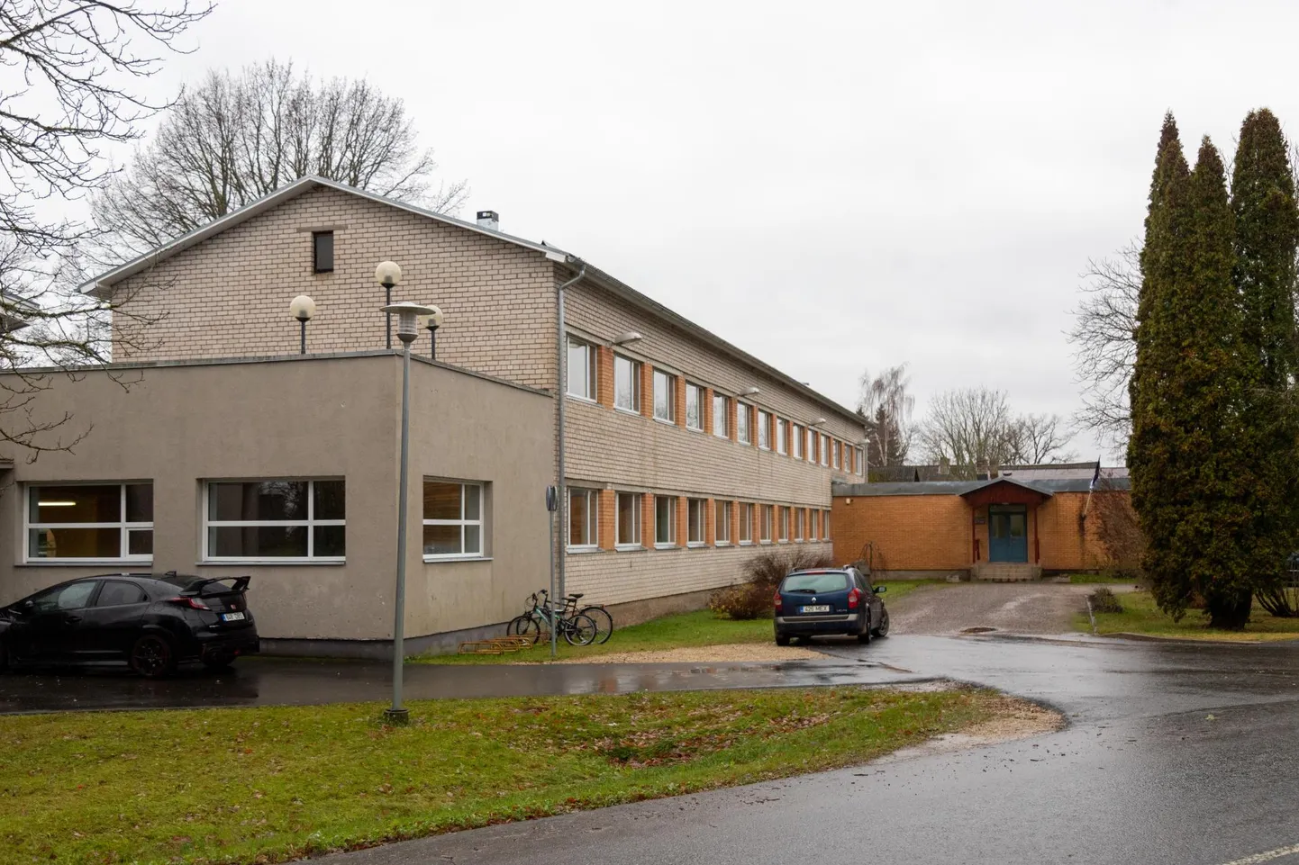 Kolga-Jaani koolimaja.
