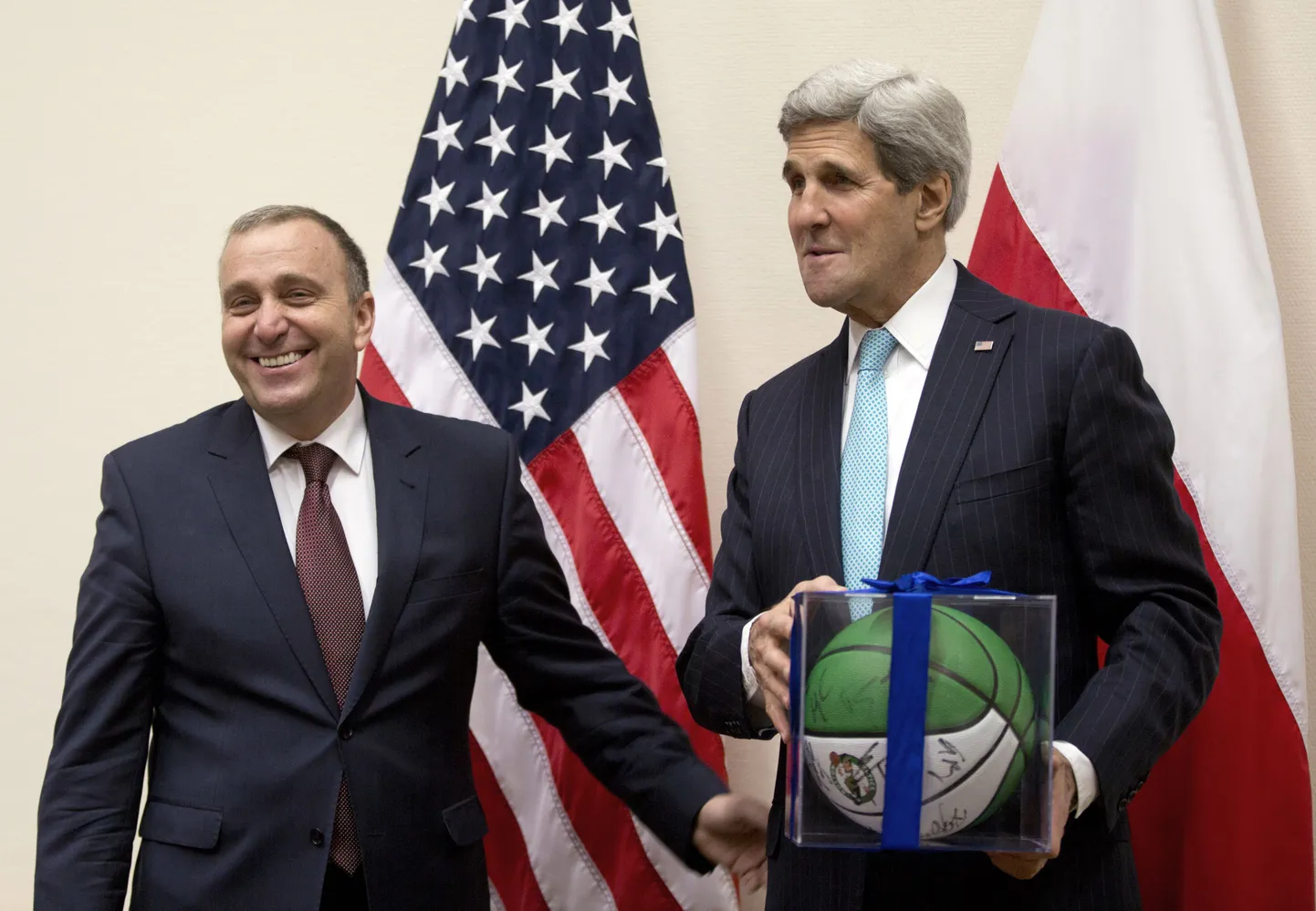 USA välisminister John Kerry (paremal) koos Poola välisministri Grzegorz Schetyna 2. detsembril Brüsselis.