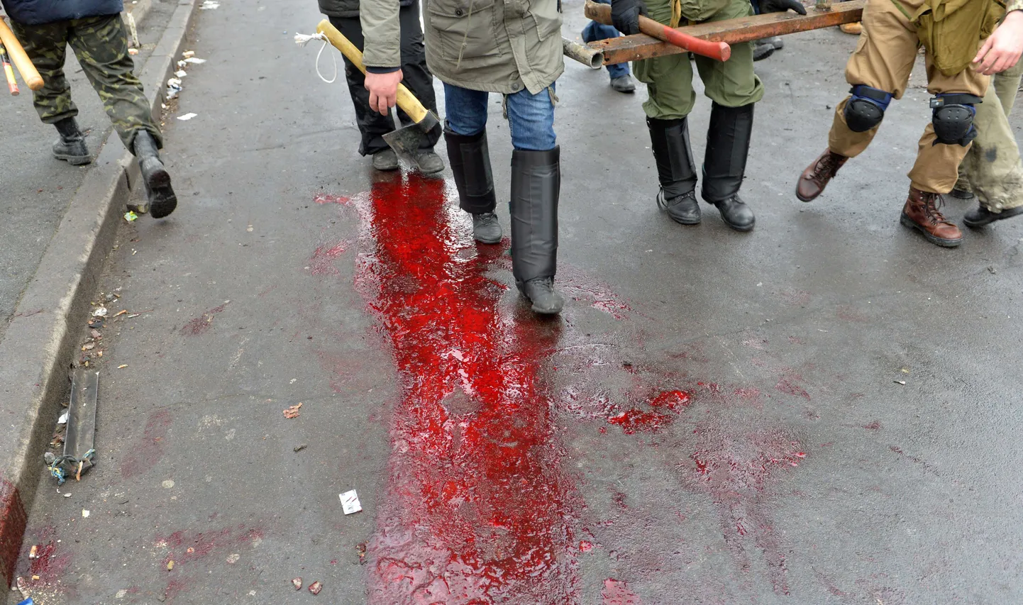 Eilne pilt Kiievi kesklinnas - vereloigud tänaval.
