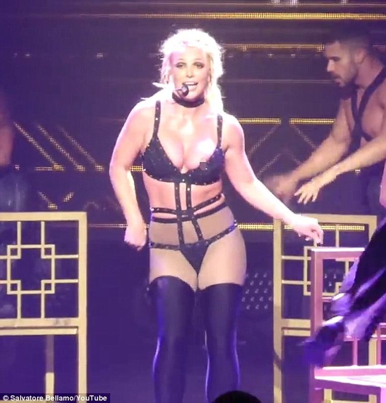 Britney Spears paljastas nibu