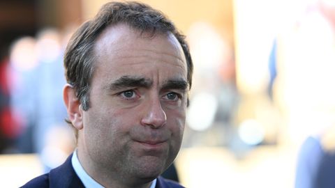 Macron nimetas uueks peaministriks senise kaitseministri Lecornu