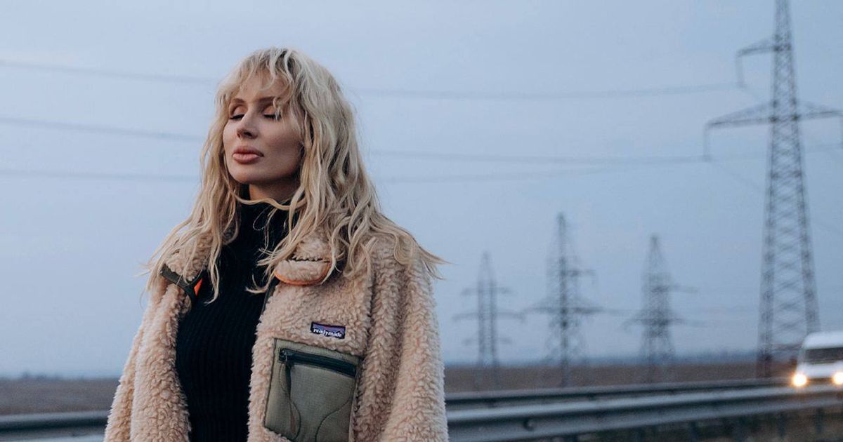 ВИДЕО LOBODA выбежала навстречу несущемуся на всей скорости автомобилю