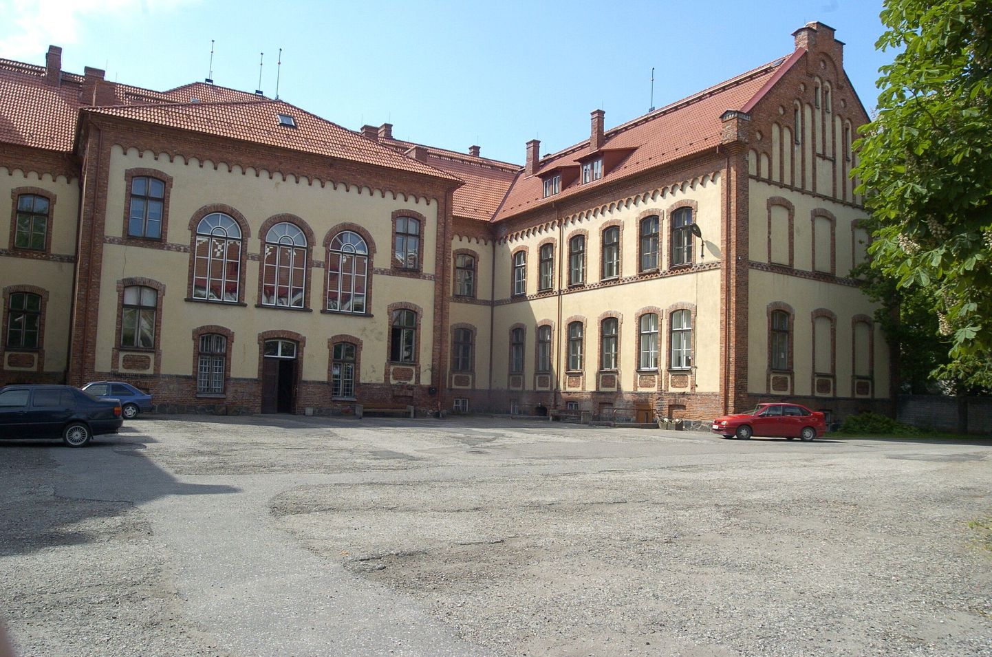 Vanalinna põhikooli hoone Pärnu kesklinnas.