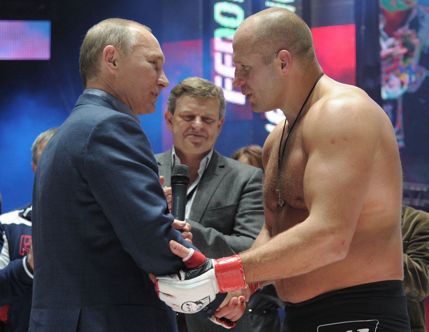 Федор Емельяненко (справа) и Владимир Путин.
