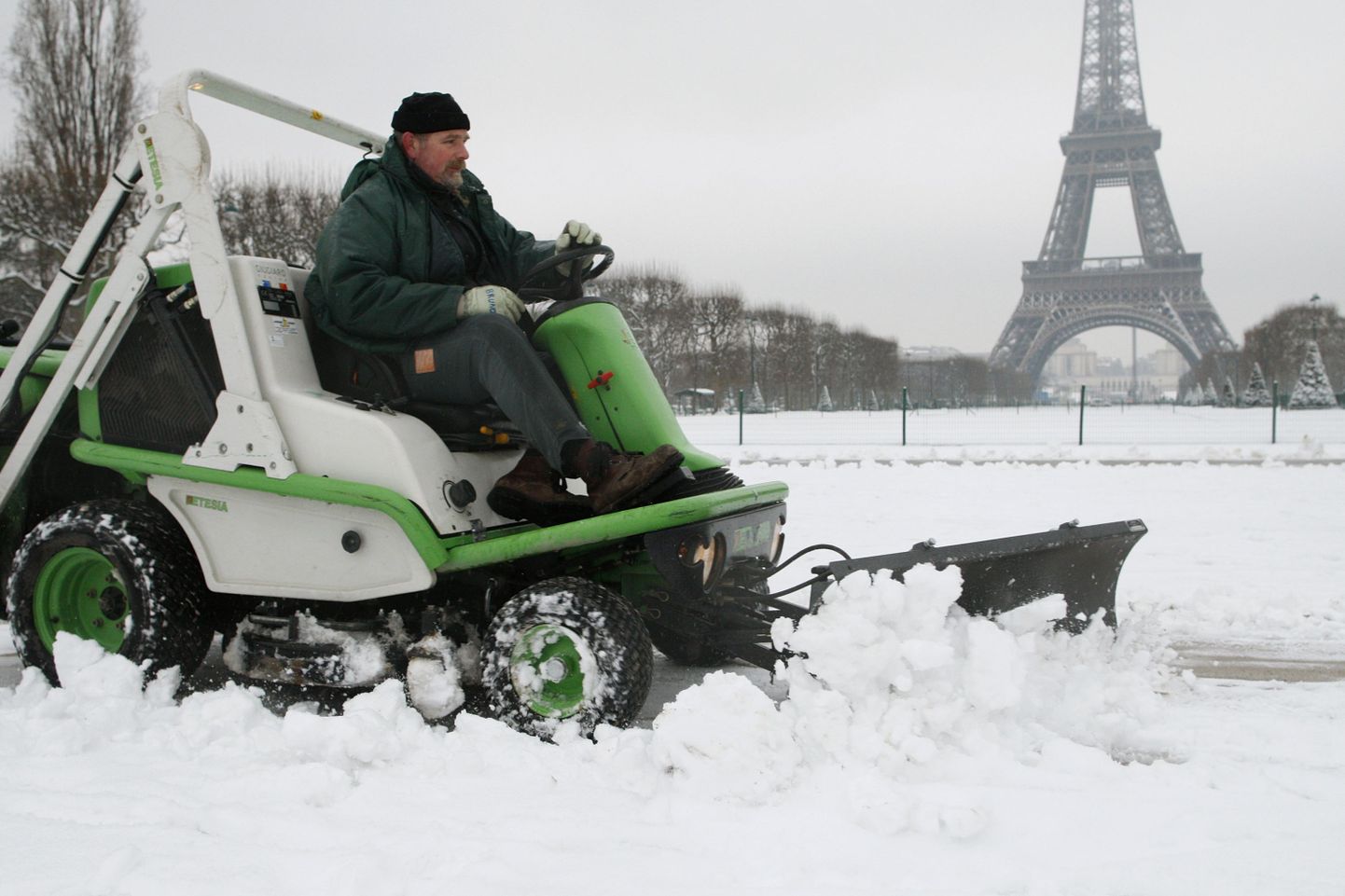 Pariislased on lumega hädas