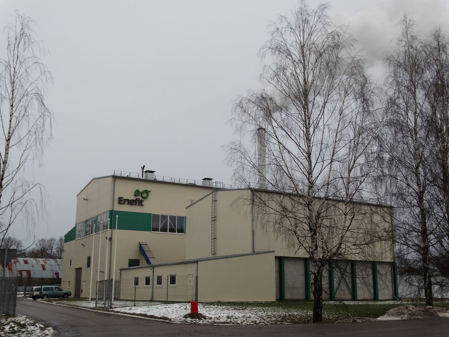 Eesti Energia tütarettevõte Enefit Power & Heat Valka tootis 2012. aastani soojust Valkas biokütust ja kütteõli kasutavates katlamajades. Uus koostootmisjaam jättis vanemad katlamajad reservi, need töötavad ainult talvisel tippajal. Sarnase võimsusega koostootmisjaam on Eesti Energial ka Paides.
