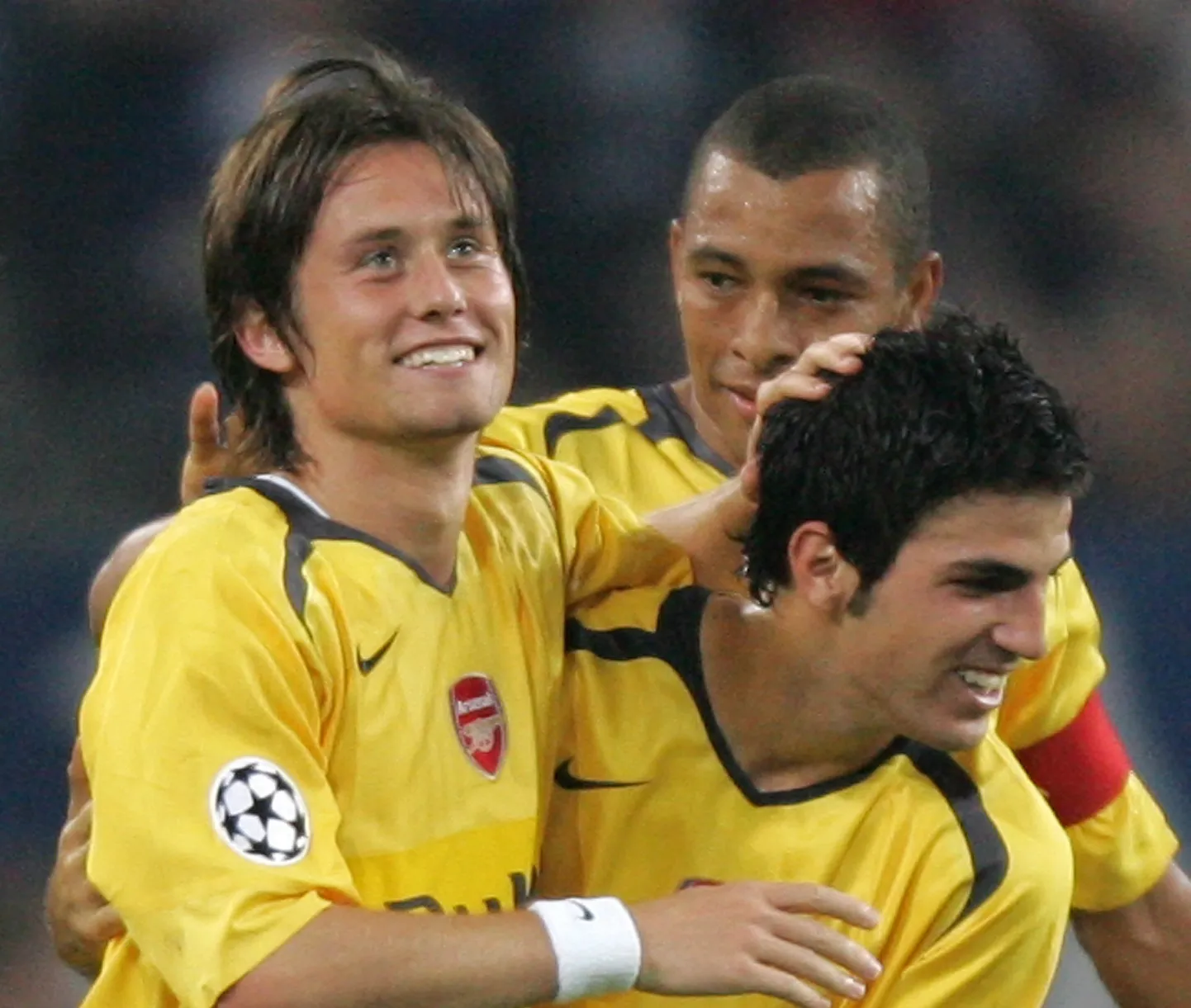 Tomas Rosicky (vasakul) viidi südameprobleemide tõttu haiglasse.