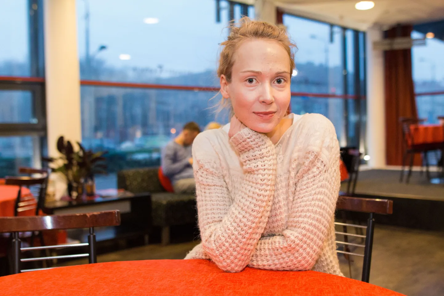 Mari-Liis Lille huvitab inimesena järjest rohkem see, kuhu liigub maailm tervikuna, ning üha vähem tema enese isik kunstis, n-ö kunst kunsti pärast.