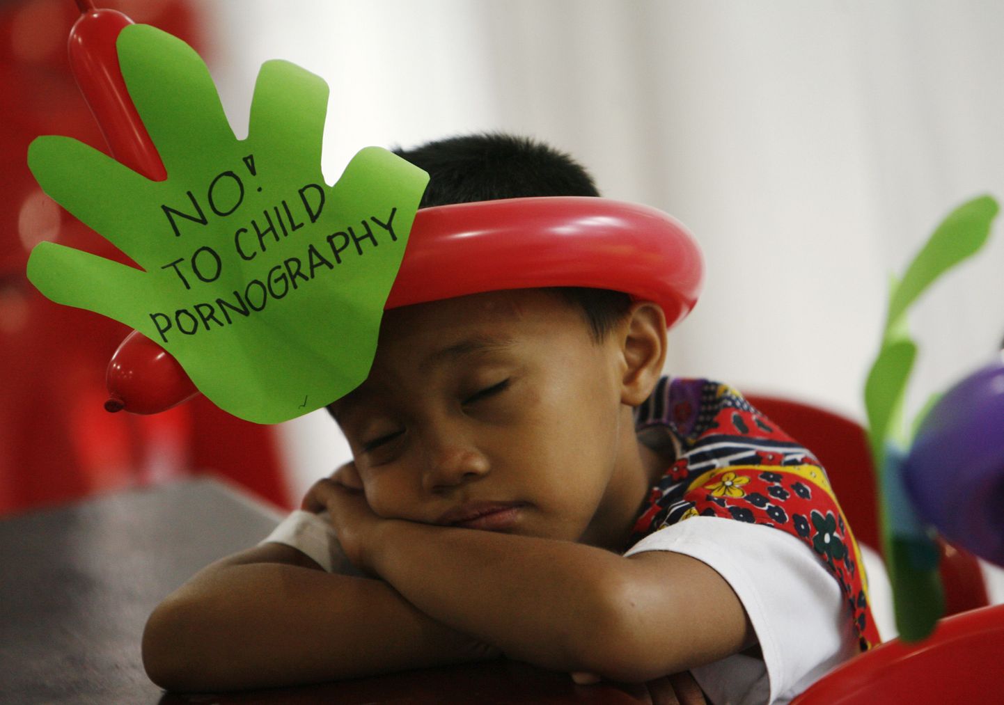 «Ei lapspornole!» teatab see kiri filipiini poisi peas.