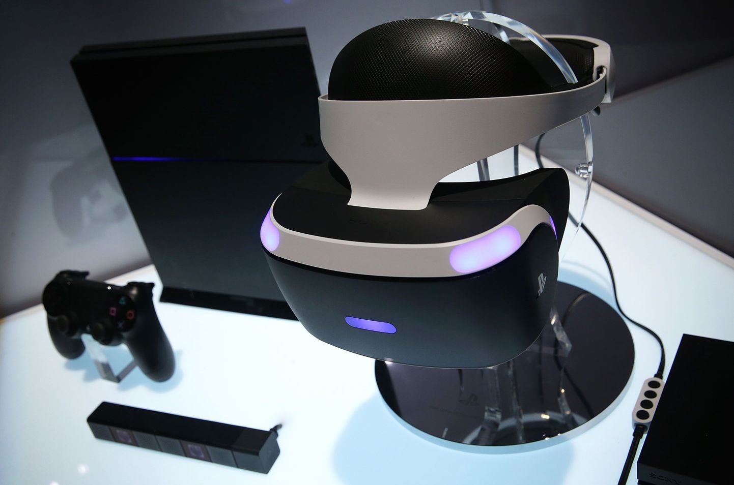 Sony PlayStation 4 ja VR peakomplekt