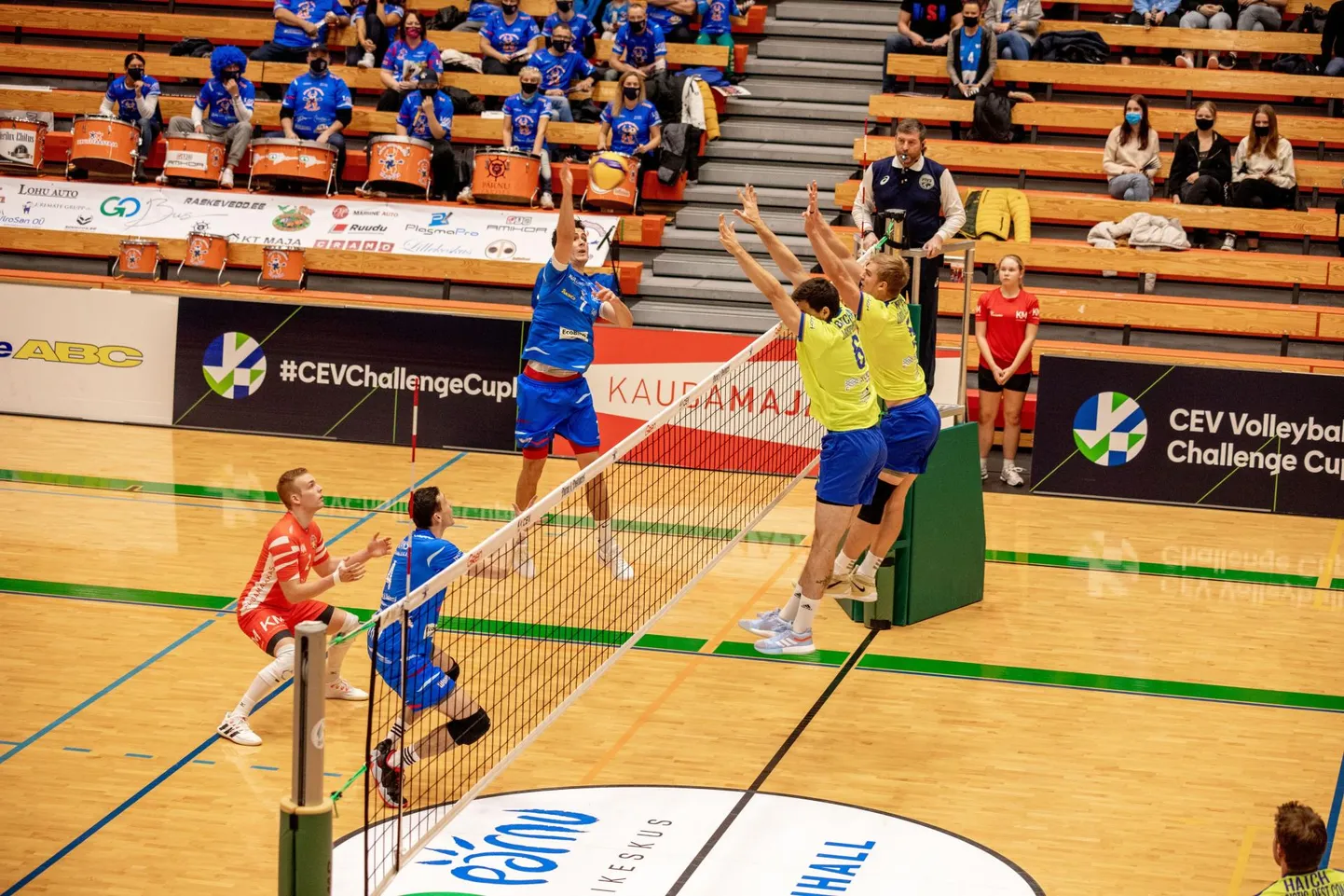 Pärnu võrkpalliklubi pidi CEV Challenge Cupi 1/32-finaali kordusmängus tunnistama valitseva Iisraeli meistri Tel Avivi Maccabi Yeadimi 3:2 paremust.