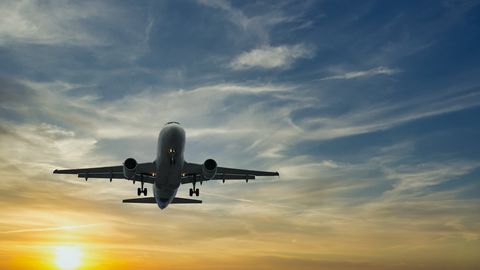 Kad aviokompānija drīkst nemaksāt par kavētu reisu?