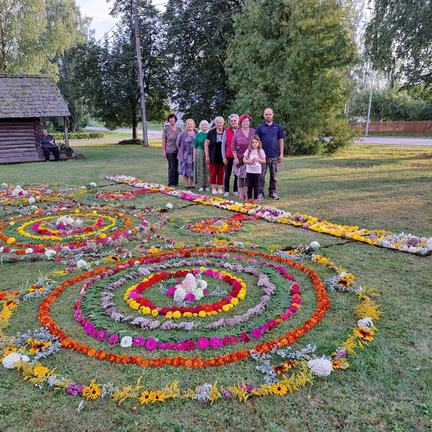 Mikitamäe külla rajatud lillevaip