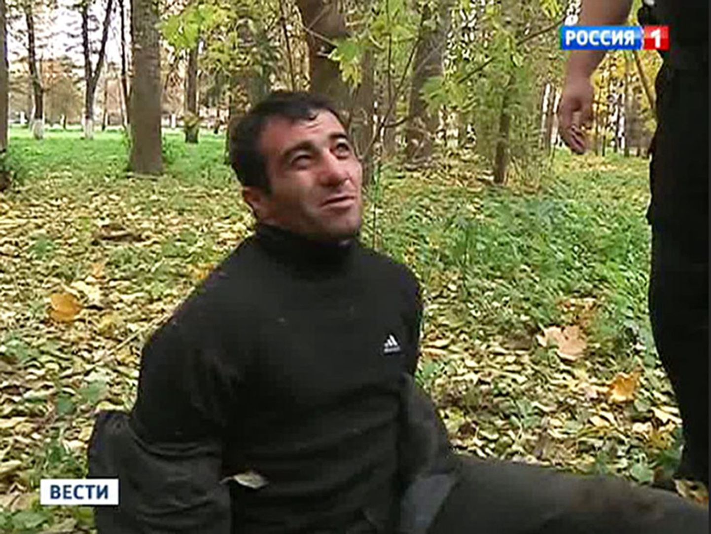 Telekanali Rossija 1 kaader arvatava pussitaja Orhan Zeinalovi tabamisest  Kolomna linna ühes pargis.