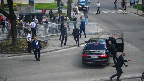 Slovakkia peaminister Robert Fico sai tulistamises vigastada
