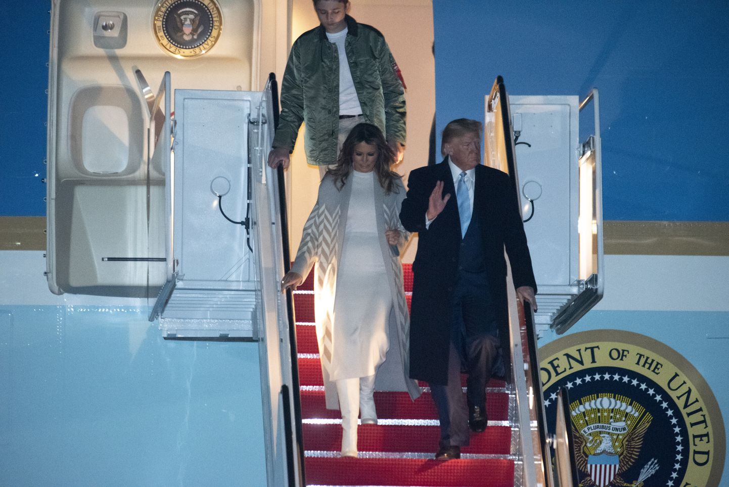 President Donald Trump koos esileedi Melaniaga.