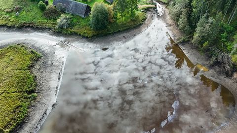 GALERII ⟩ «Ühel päeval oli järv, teisel enam mitte.» Purunenud pais jättis maha trööstitu vaatepildi