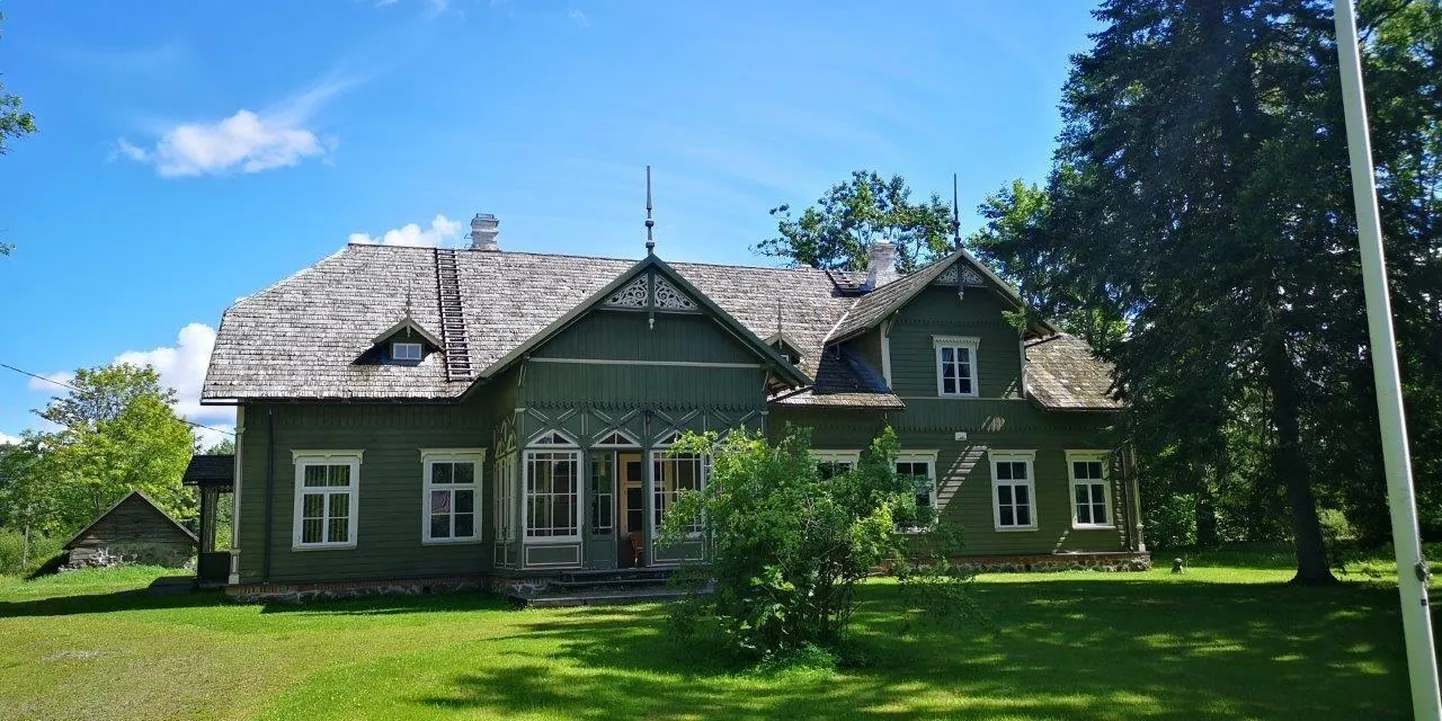 Lähkma külakeskuse katus on halvas seisukorras.