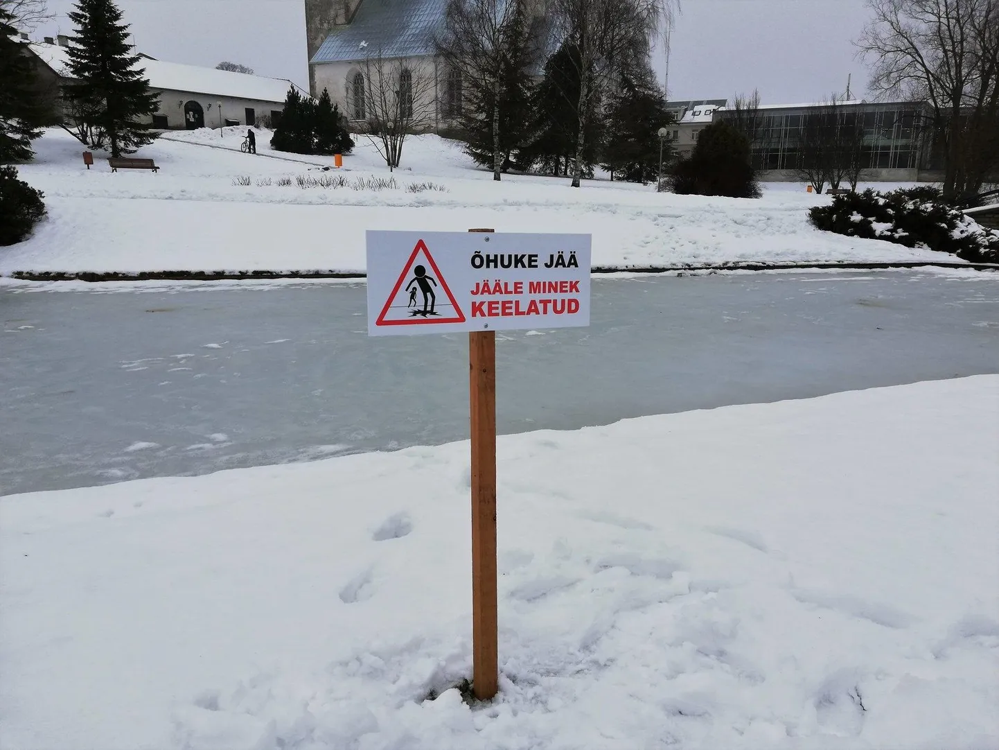 Õhukesele jääle minna ei tohi.