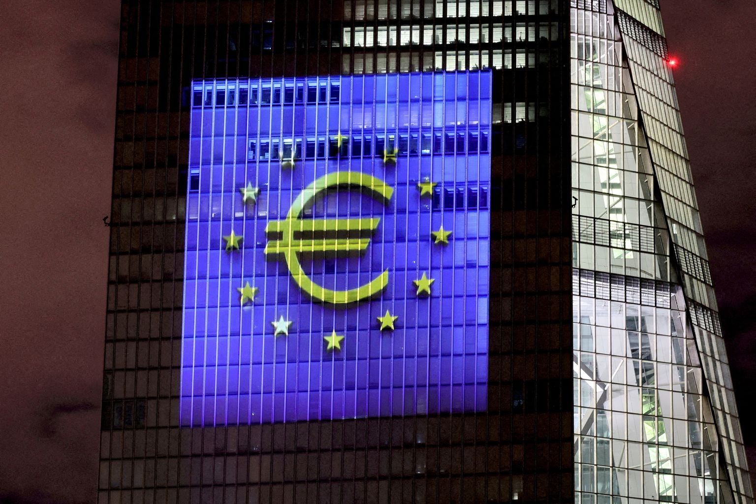 Euro kujutis Euroopa Keskpanga peakontoril Frankfurdis.