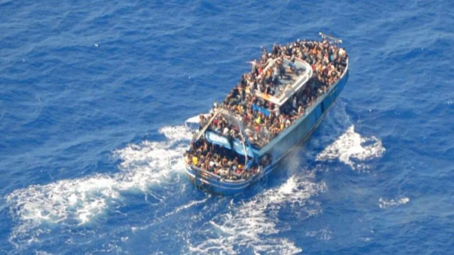На затонувшем судне находились сотни мигрантов.