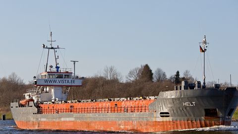 Cтолкнувшееся с миной эстонское торговое судно затонуло у берегов Украины: экипажу удалось спастись
