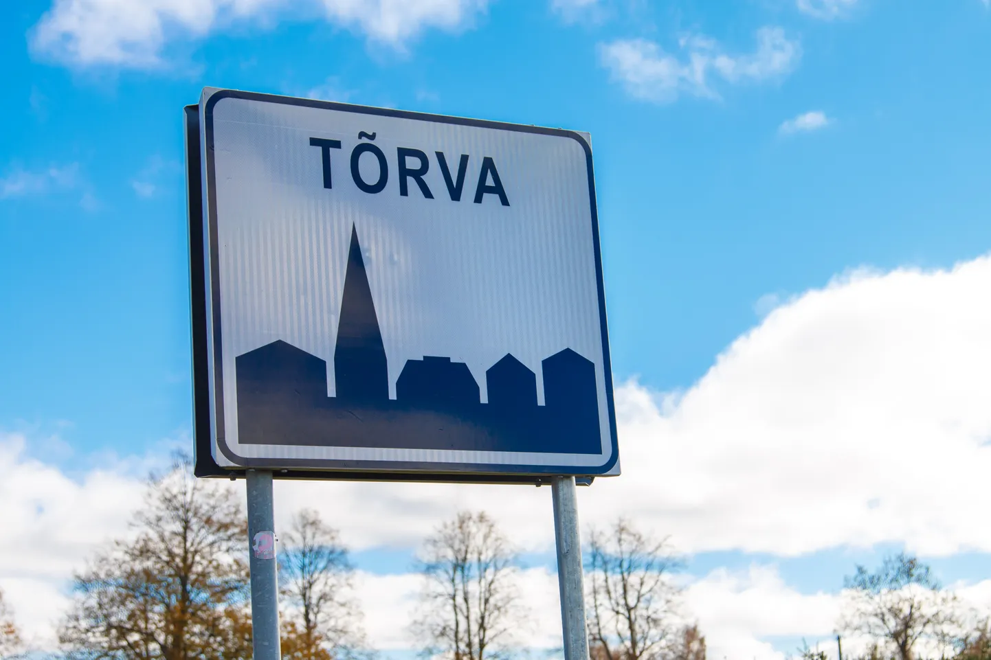 Tõrva linna piir, asula märk.