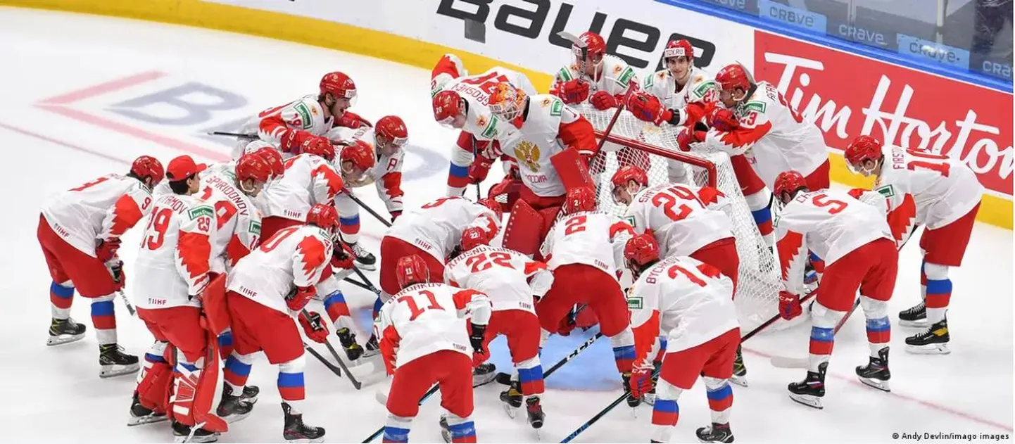 Юниорская сборная РФ перед матчем за бронзовые медали на ЧМ по хоккею-2021 в Эдмонтоне
