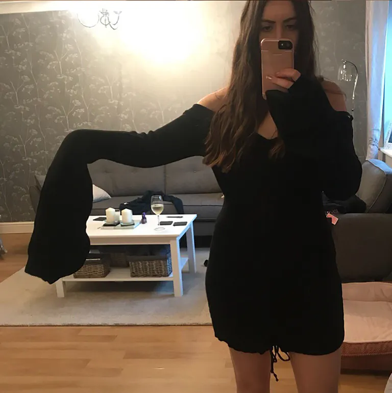 Selline nägi uhke kleit välja siis, kui Fran seda kodus selga proovis.