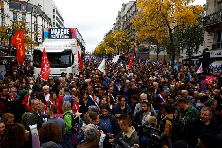 Vasakpoolsed ühendused protestivad Pariisis inflatsiooni ja kliimamuutuse vastu