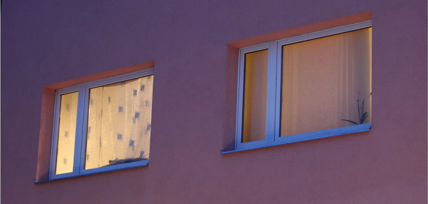 Korteri aknad. Illustreeriv foto.