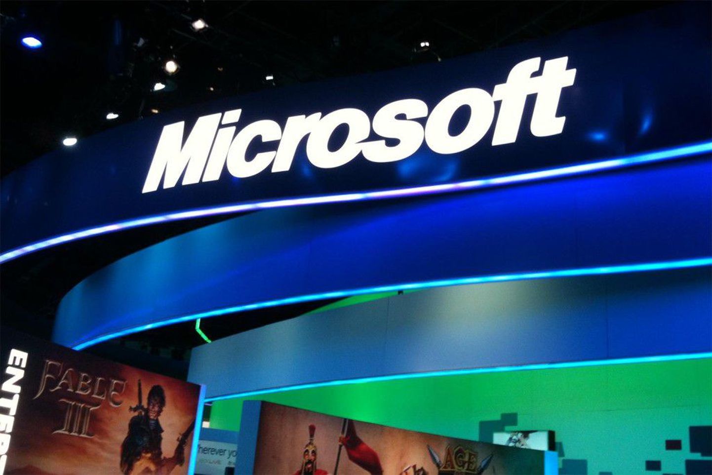 Microsoft peab konkurentsis püsimiseks pidevalt innovaatiliste asjadega turule tulema ja neid ka laiale maailmale tutvustama.