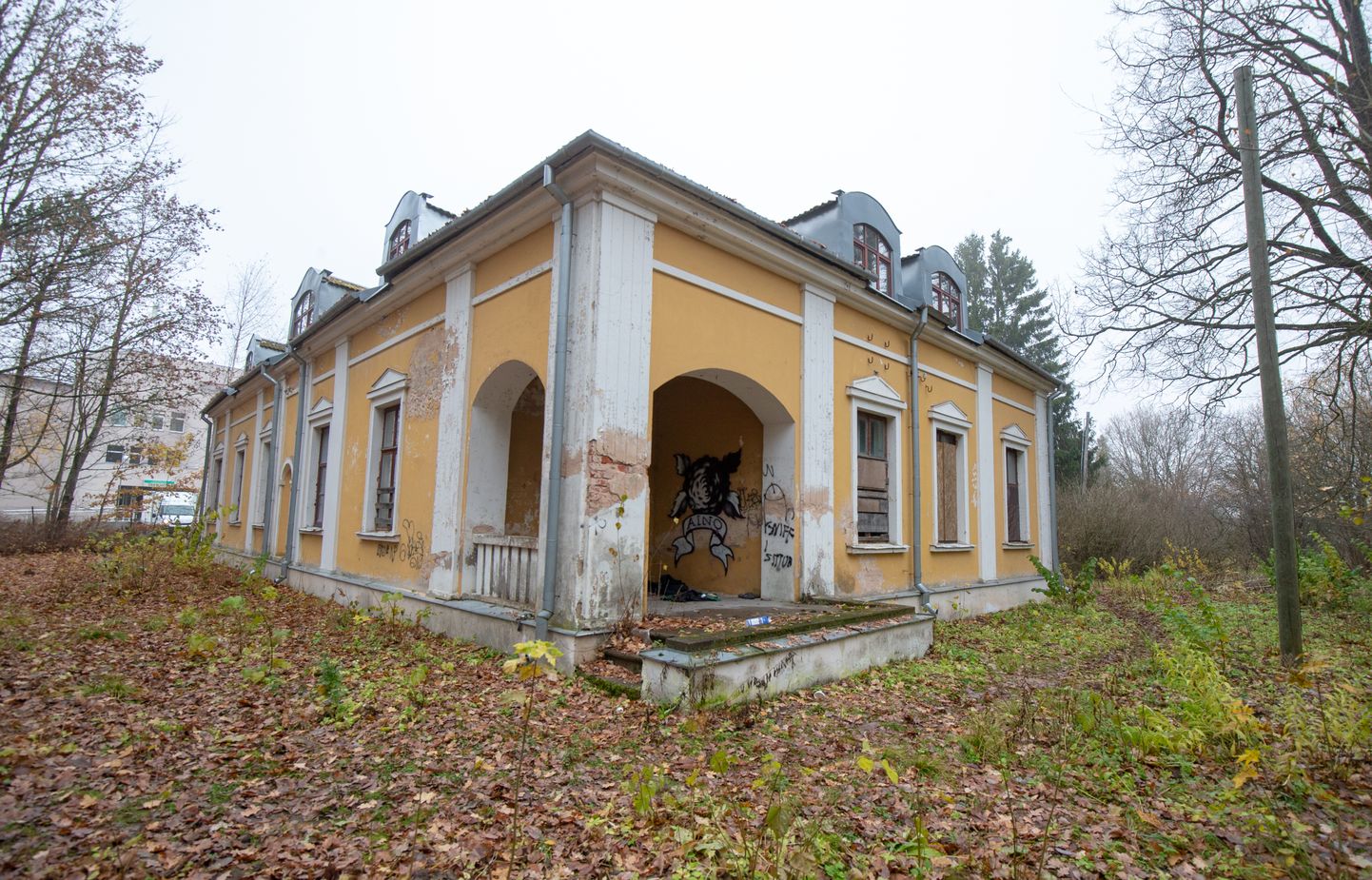 Kunagine Aino ja Oskar Kallase maja asub aadressil Raja 31a.