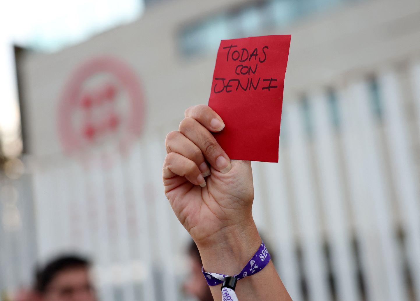 Hispaanias korraldatud meeleavaldusel näidati Luis Rubialesile sümboolselt punast kaarti.