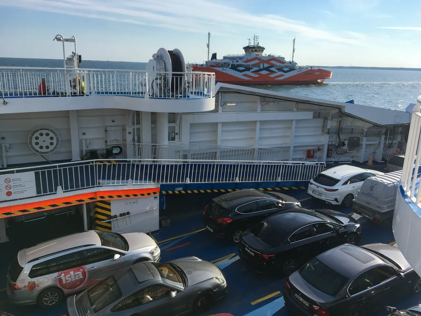 Kohalikele elanikele jääb piletihindade muudatustega nii reisija kui auto sooduspilet samaks.