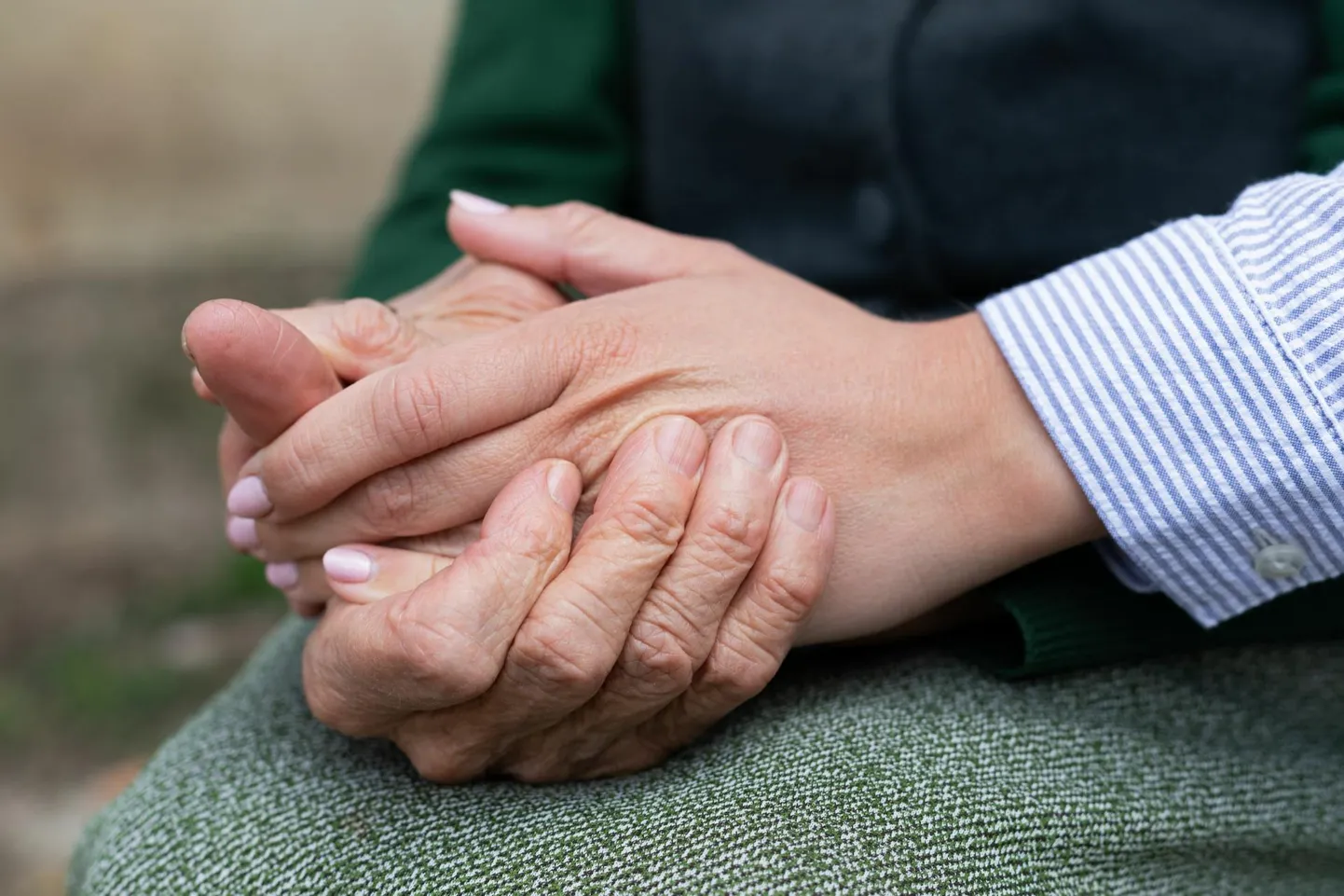 Palliatiivses ravis pööratakse tähelepanu haigestunud inimese ja tema lähedaste vajadustele terviklikult.