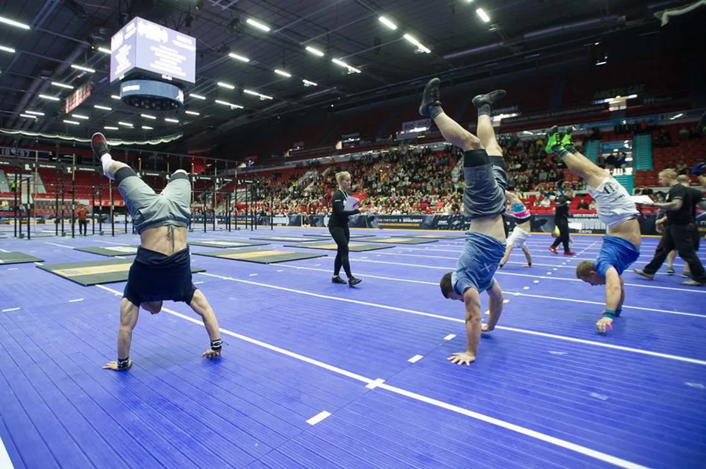 Kätelkõnd crossfit võistlustel.