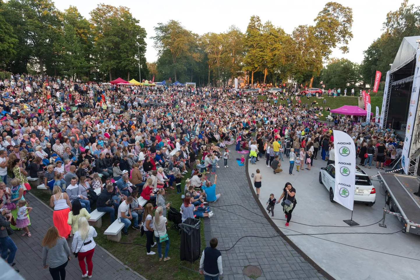 Viljandi lauluväljaku murukamar saab puhkust. Massiüritusi nagu varasematel aastatel sinna lähikuudel oodata ei ole.
