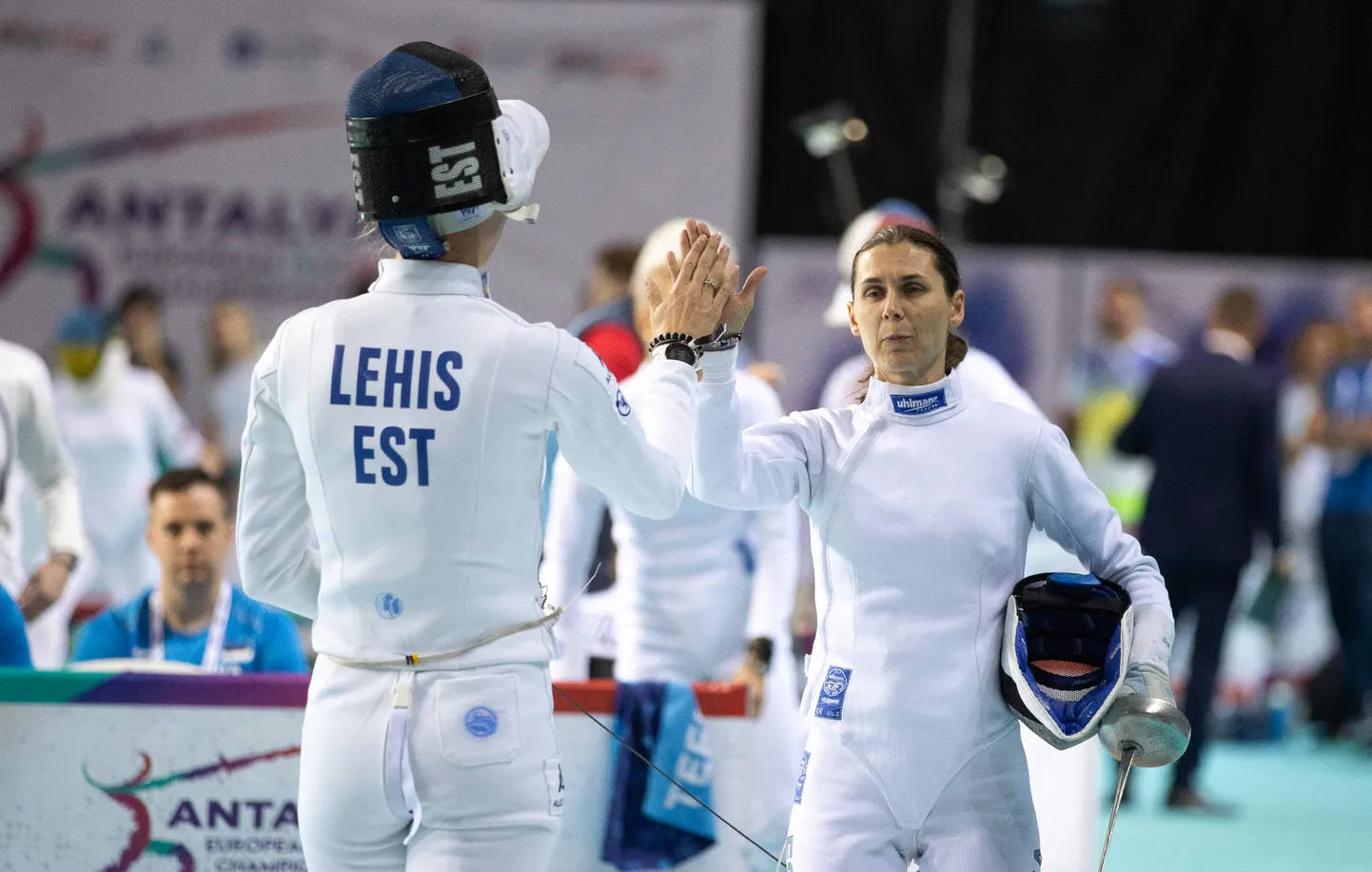 Irina Embrich (paremal) sai sel korral Katrina Lehisest jagu.