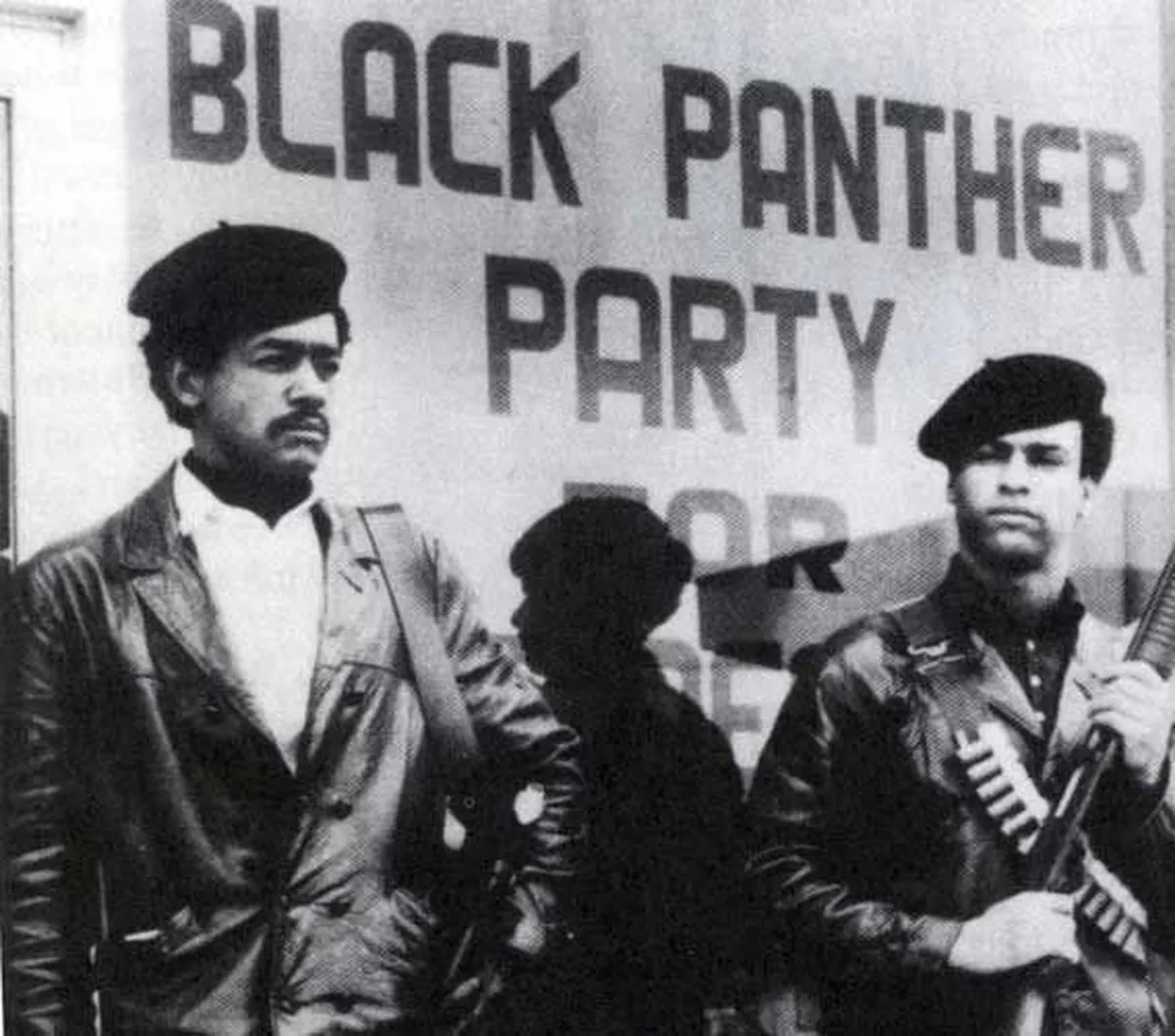 Mustade Pantrite üks liidreid Huey Newton (vasakul).