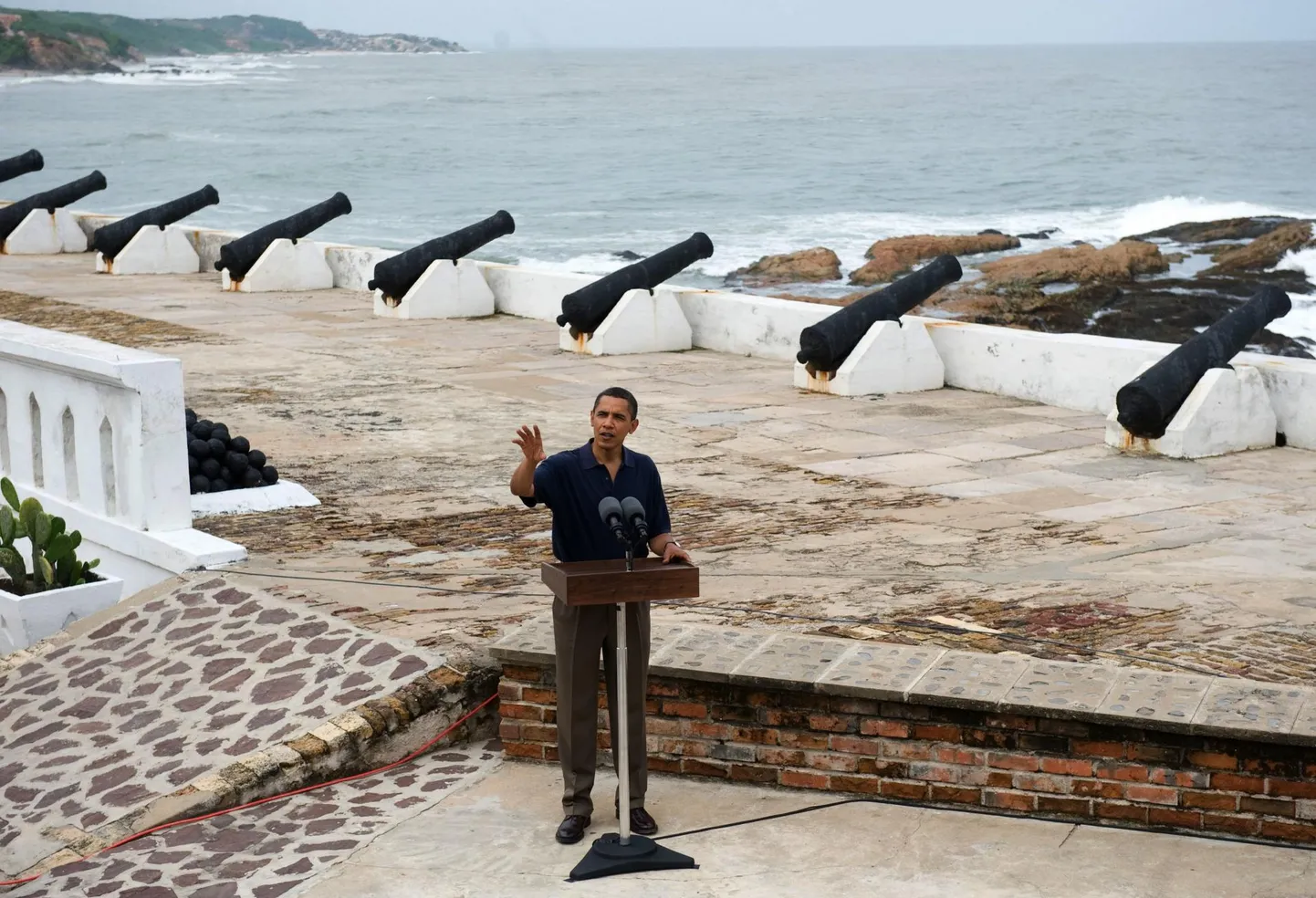 Ameerika Ühendriikide endine president Barack Obama külastas Cape Coast’i orjanduskindlust 2009. aastal ja nimetas seda sügavat kurbust tekitavaks kohaks. Kindlus püsib võimsa meeldetuletusena aastasadade eest alguse saanud orjakaubandusest.