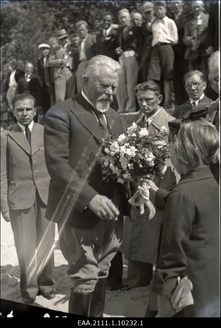Admiral Johan Pitka Utria dessandi mälestustahvli
avamisel 1939. aastal.