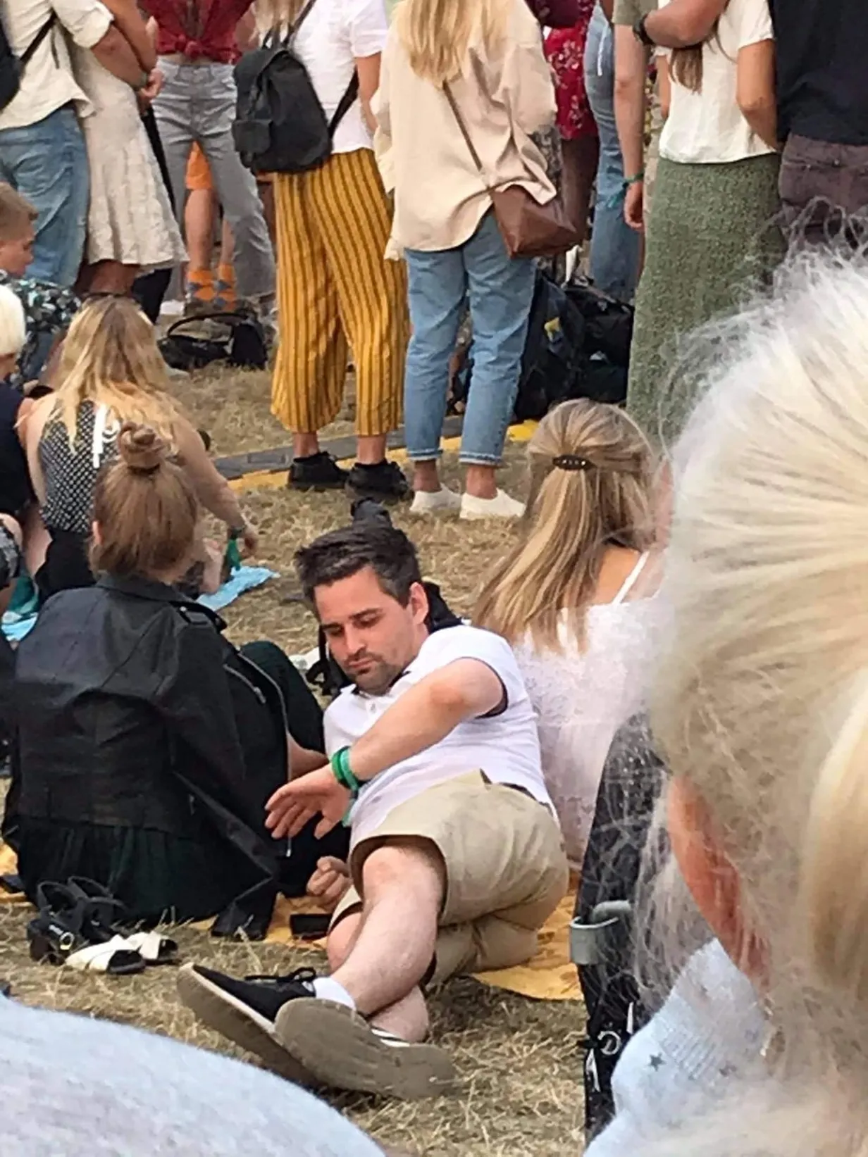 FOTOD Naisepiinaja Daniel Sepp naudib Viljandi folgil uue kaaslase seltsi