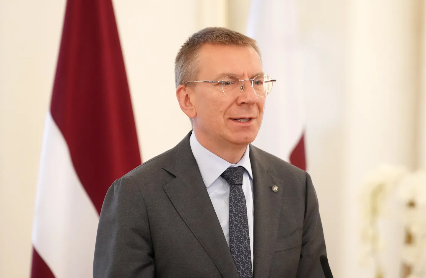 Valsts prezidents Edgars Rinkēvičs tikšanās laikā ar Latvijas vīriešu basketbola izlasi Rīgas pilī.