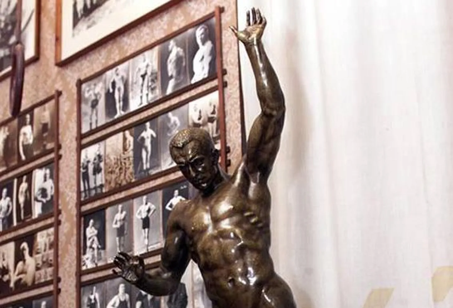 Amandus Adamsoni pronksskulptuuri “Tšempion”, mis asub Eesti Spordimuuseumis, modelliks oli Georg Lurich.