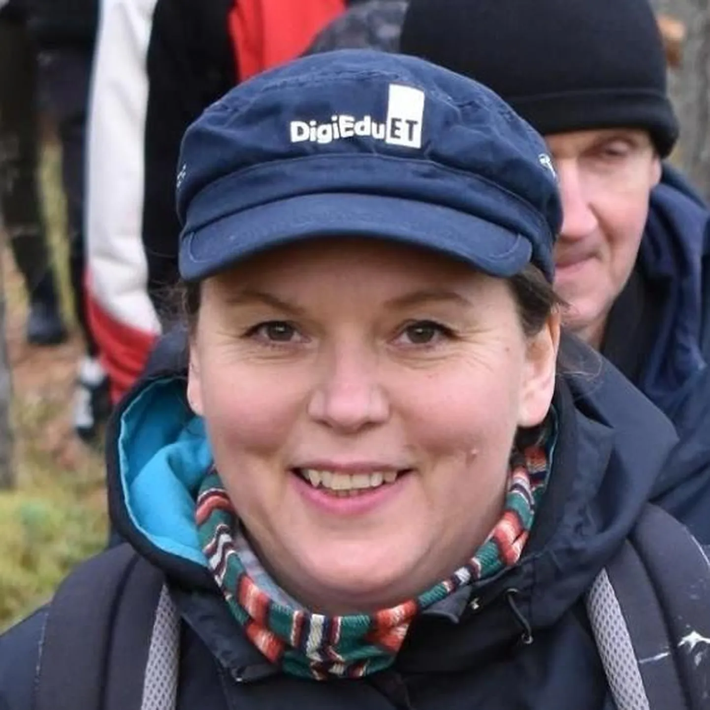 Kaisa Linno tegutsemas "objektil" ehk tutvustamas metsarada.