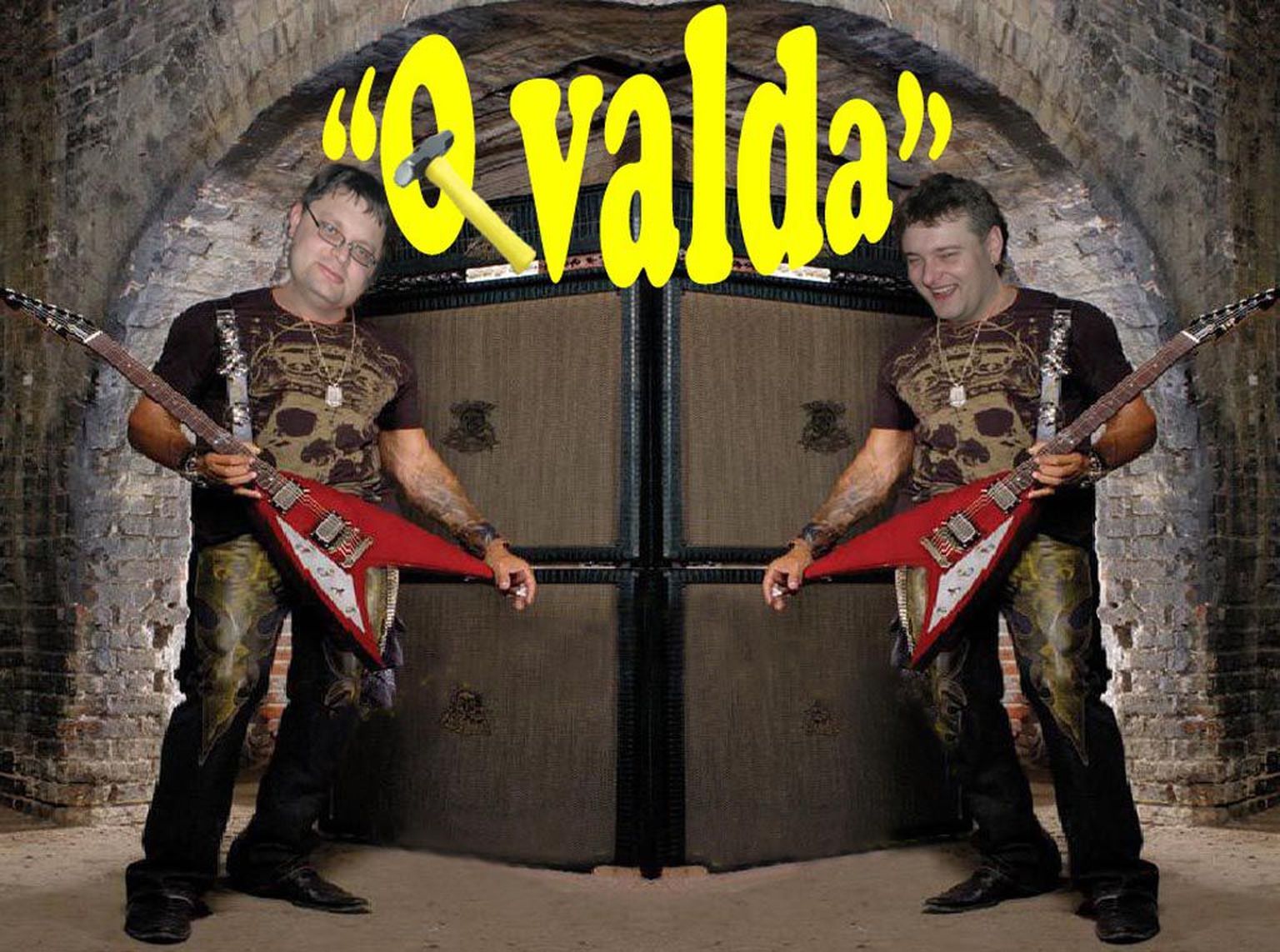 Suvepeol üles astuv ansambel Qvalda mängib erinevates stiilides muusikat igale eale.