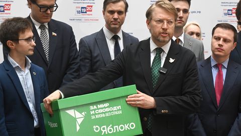 Russia's Yabloko party hopes to cross election threshold with anti-war youth