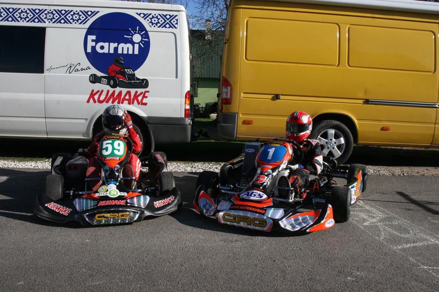 Pildil on Martin Leotoots (nr 59 kardis) ja Karl Leesmaa (nr 1) 2012. aasta hooaja alguses.